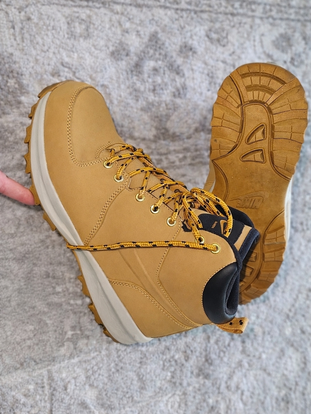 Nike Men's Tan Work-Style Hiking Boots